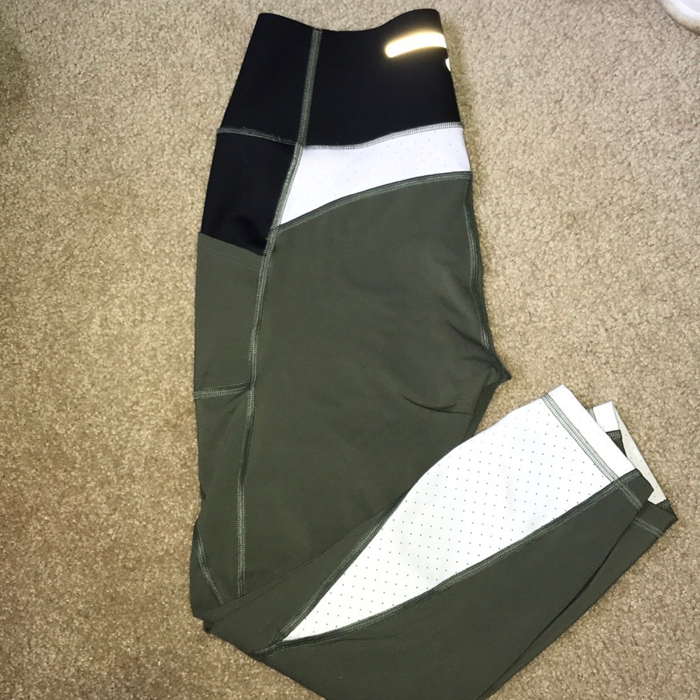 GAPFIT sculpt compression leggings! So Flattering